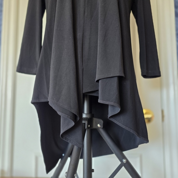 Joseph Ribkoff Black Top Size 6 Sm to Med - Monochrome, lagenlook - Picture 3 of 10